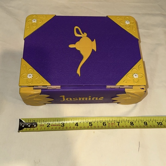 DISNEYPARKS EXCLUSIVE- JASMIN STORYBOOK PLAYSET - Picture 6 of 10